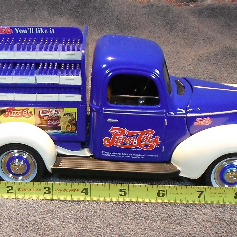 1940 FORD PEPSI-COLA BOTTLE DELIVERYT TRUCK/BANK BY GOLDEN WHEEL 1/24  DIE-CAST